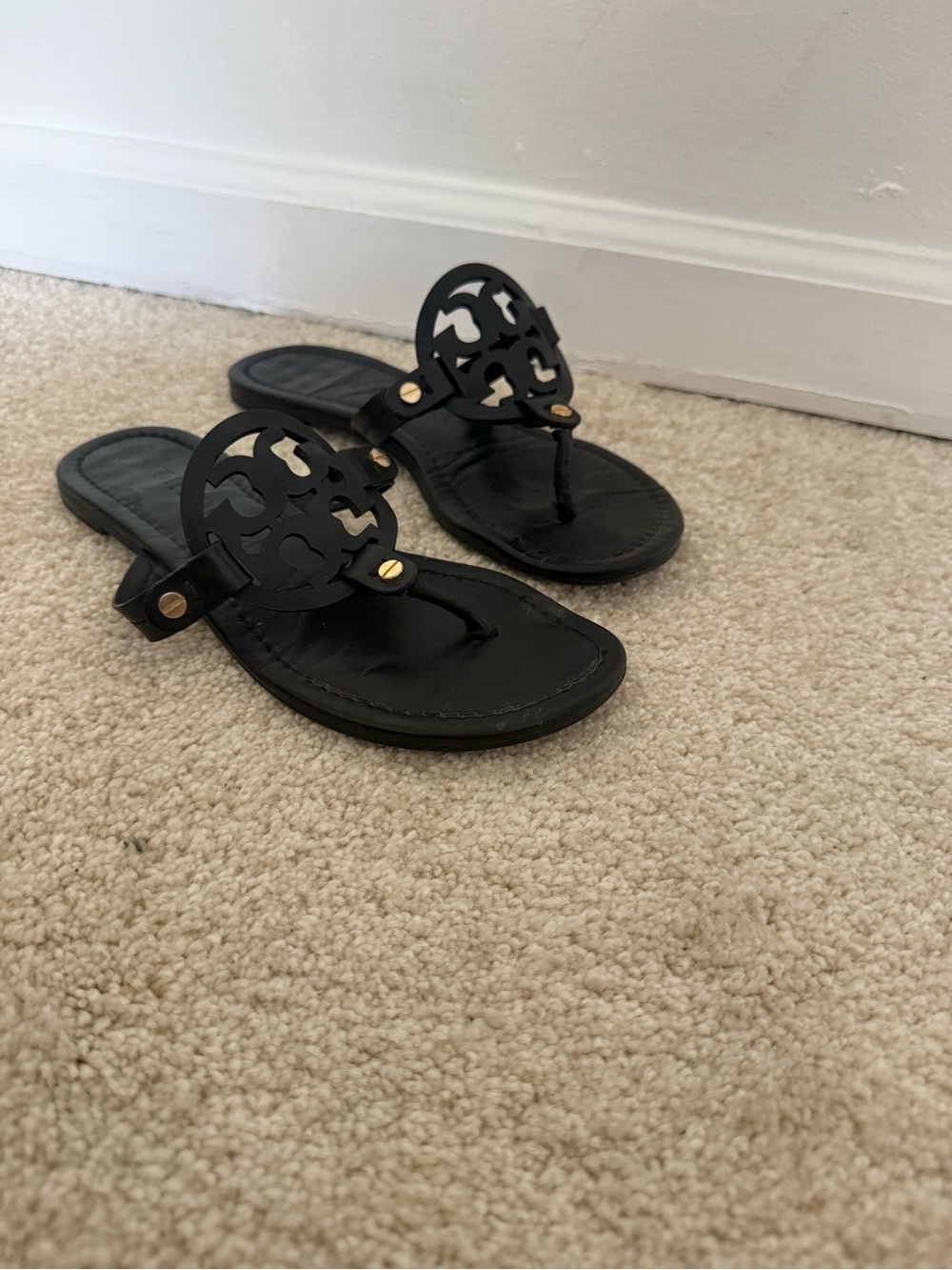 Tory Burch Sandals Miller Thong in Black Leather - Picture 5 of 8